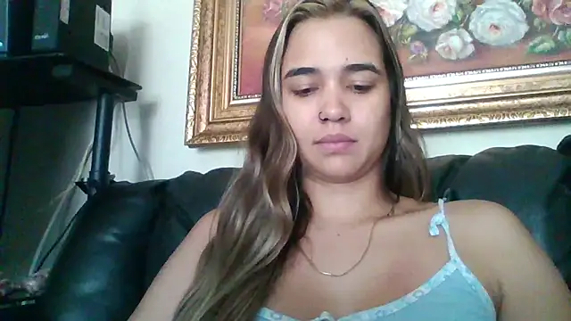 Snapshot of trianabell chatting on 10.12.25 trianabell online show from 10.12.25