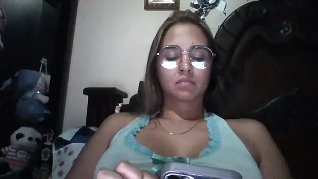 Snapshot of trianabell chatting on 10.14.25 trianabell online show from 10.14.25