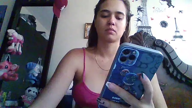 Snapshot of trianabell chatting on 10.15.25 trianabell online show from 10.15.25