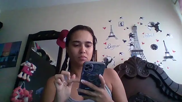 Snapshot of trianabell chatting on 10.22.25 trianabell online show from 10.22.25