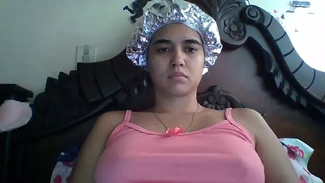 Snapshot of trianabell chatting on 10.30.25 trianabell online show from 10.30.25