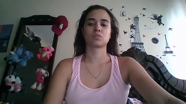 Snapshot of trianabell chatting on 11.04.25 trianabell online show from 11.04.25