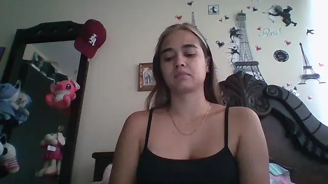 Snapshot of trianabell chatting on 11.19.25 trianabell online show from 11.19.25