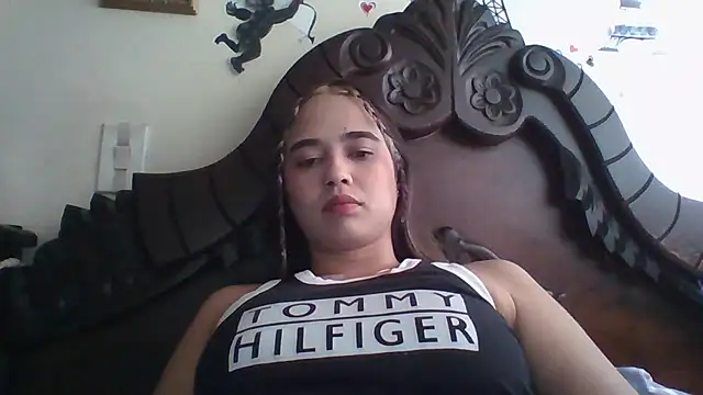 Snapshot of trianabell chatting on 11.20.25 trianabell online show from 11.20.25