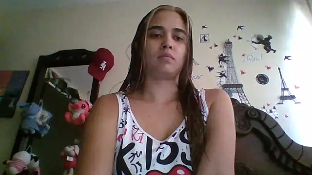 Snapshot of trianabell chatting on 11.21.25 trianabell online show from 11.21.25