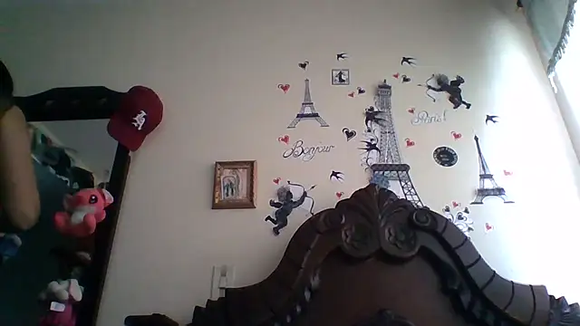 Snapshot of trianabell chatting on 11.24.25 trianabell online show from 11.24.25