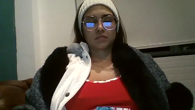 Snapshot of trianabell chatting on 12.01.25 trianabell online show from 12.01.25