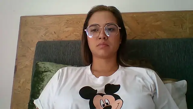 Snapshot of trianabell chatting on 12.01.25 trianabell online show from 12.01.25