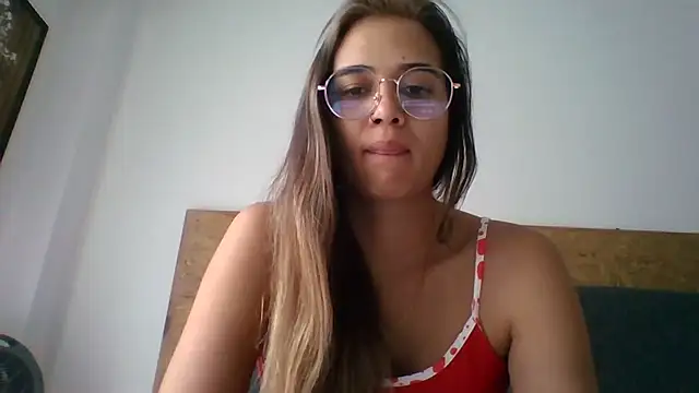 Snapshot of trianabell chatting on 12.02.25 trianabell online show from 12.02.25