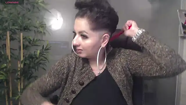 Snapshot of BustyAllyy chatting on 01.14.25 BustyAllyy online show from 01.14.25