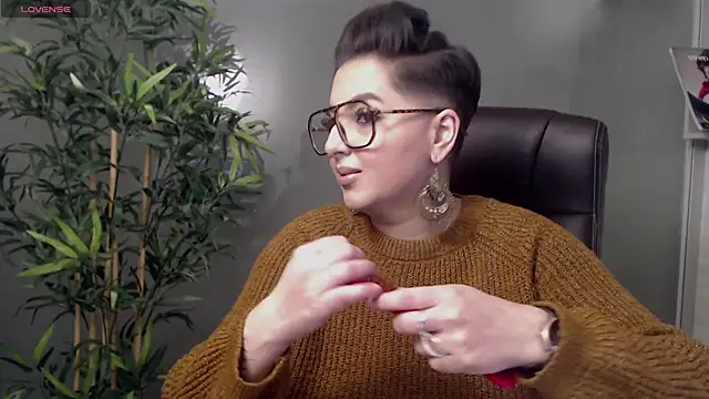 Snapshot of BustyAllyy chatting on 02.22.25 BustyAllyy online show from 02.22.25