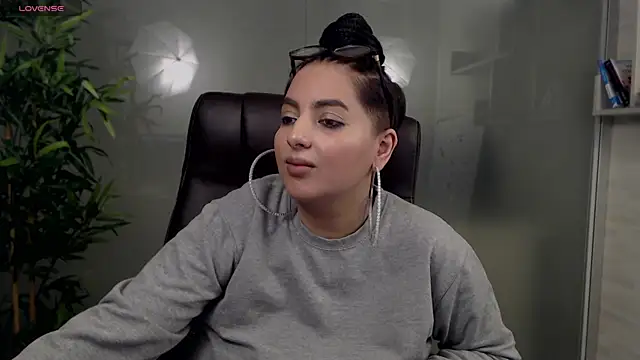 Snapshot of BustyAllyy chatting on 03.19.25 BustyAllyy online show from 03.19.25