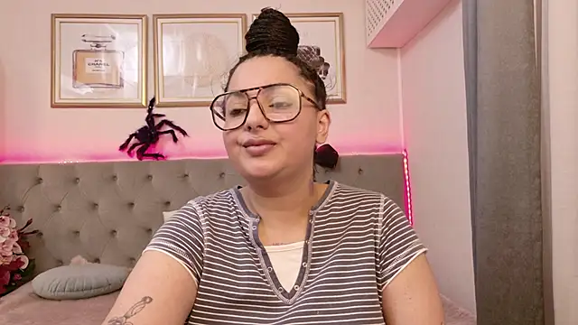 Snapshot of BustyAllyy chatting on 10.20.25 BustyAllyy online show from 10.20.25