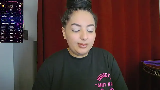 Snapshot of BustyAllyy chatting on 10.25.25 BustyAllyy online show from 10.25.25