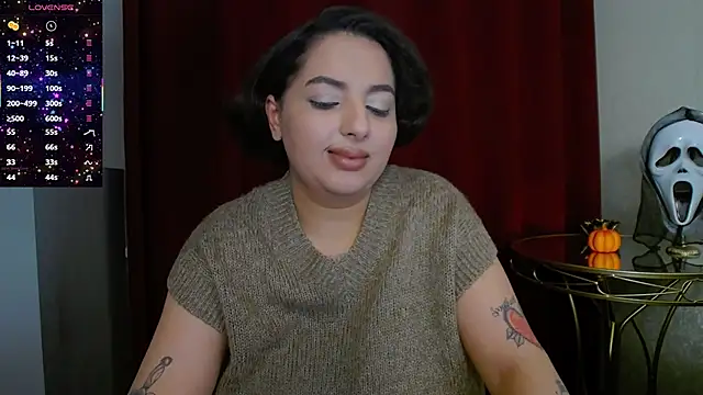 Snapshot of BustyAllyy chatting on 10.28.25 BustyAllyy online show from 10.28.25