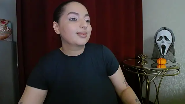 Snapshot of BustyAllyy chatting on 10.31.25 BustyAllyy online show from 10.31.25