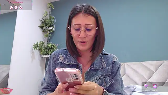 Snapshot of SharisWillian chatting on 01.18.25 SharisWillian online show from 01.18.25