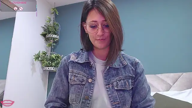 Snapshot of SharisWillian chatting on 01.29.25 SharisWillian online show from 01.29.25