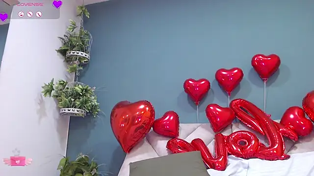 Snapshot of SharisWillian chatting on 02.14.25 SharisWillian online show from 02.14.25
