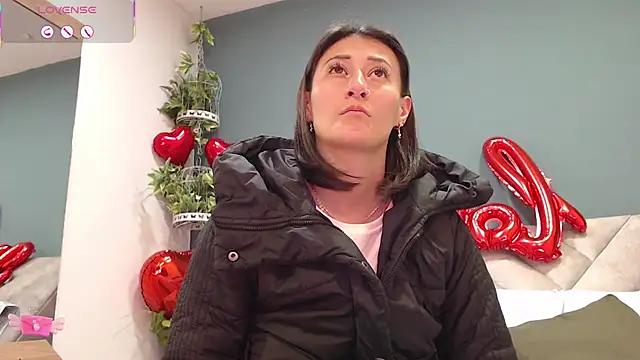 Snapshot of SharisWillian chatting on 02.20.25 SharisWillian online show from 02.20.25