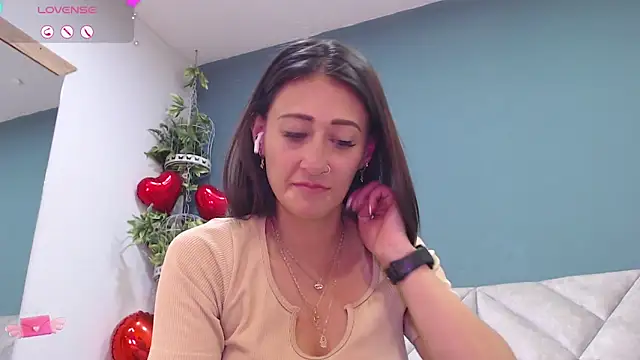 Snapshot of SharisWillian chatting on 03.01.25 SharisWillian online show from 03.01.25