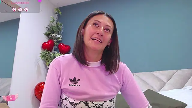 Snapshot of SharisWillian chatting on 03.12.25 SharisWillian online show from 03.12.25