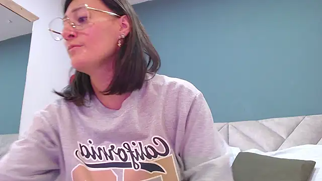 Snapshot of SharisWillian chatting on 03.19.25 SharisWillian online show from 03.19.25