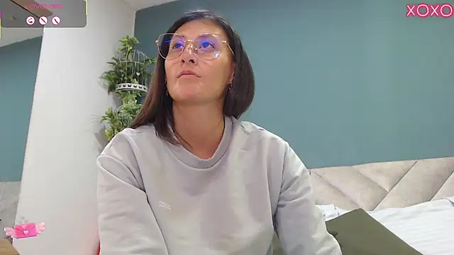 Snapshot of SharisWillian chatting on 09.11.25 SharisWillian online show from 09.11.25