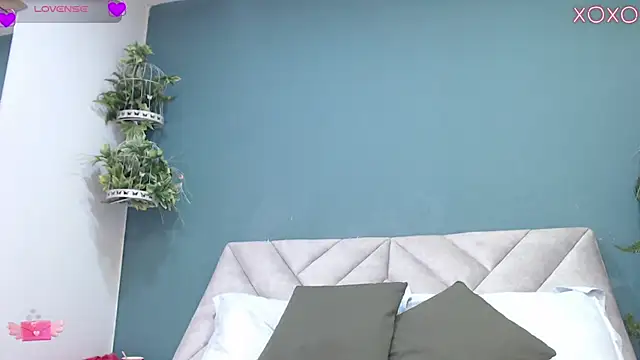 Snapshot of SharisWillian chatting on 09.27.25 SharisWillian online show from 09.27.25