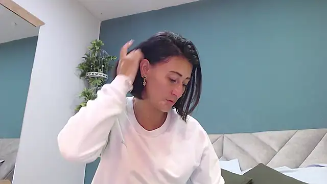 Snapshot of SharisWillian chatting on 10.01.25 SharisWillian online show from 10.01.25
