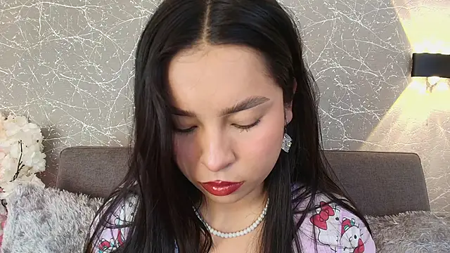 Snapshot of mia_roux13 chatting on 01.18.25 mia roux13 online show from 01.18.25
