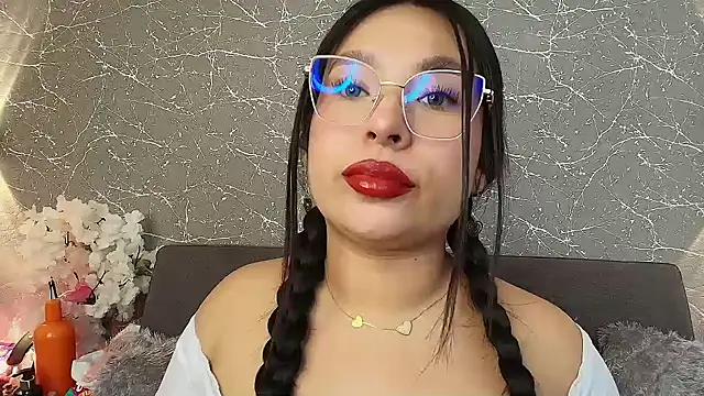 Snapshot of mia_roux13 chatting on 01.30.25 mia roux13 online show from 01.30.25