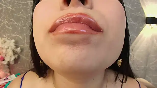 Snapshot of mia_roux13 chatting on 01.31.25 mia roux13 online show from 01.31.25
