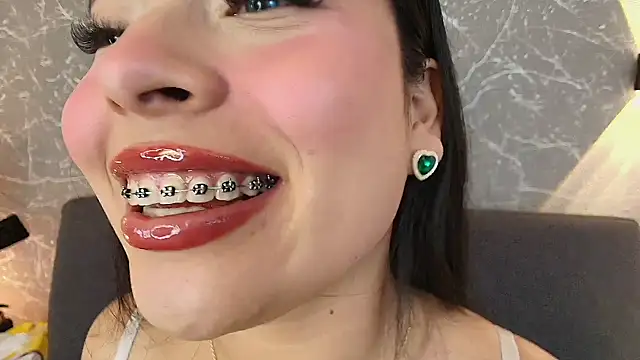 Snapshot of mia_roux13 chatting on 03.17.25 mia roux13 online show from 03.17.25