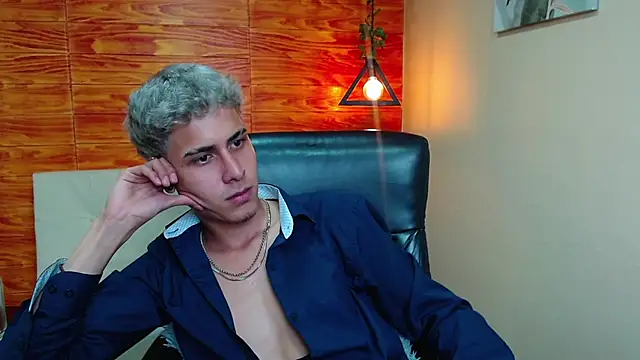 Snapshot of Bastiaan_28 chatting on 12.19.24 Bastiaan 28 online show from 12.19.24