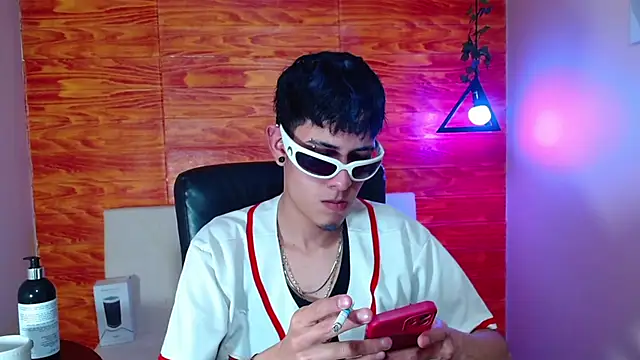 Snapshot of Bastiaan_28 chatting on 03.16.25 Bastiaan 28 online show from 03.16.25