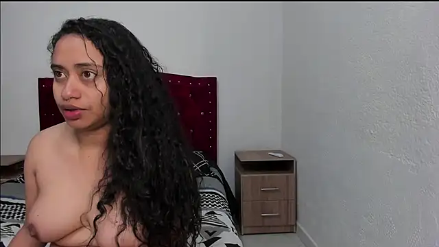 Snapshot of Valentine_petite1 chatting on 02.07.26 Valentine petite1 online show from 02.07.26