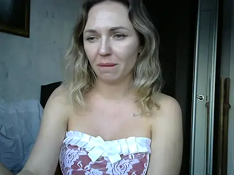 Snapshot of AngelinaLove28 chatting on 02.06.25 AngelinaLove28 online show from 02.06.25