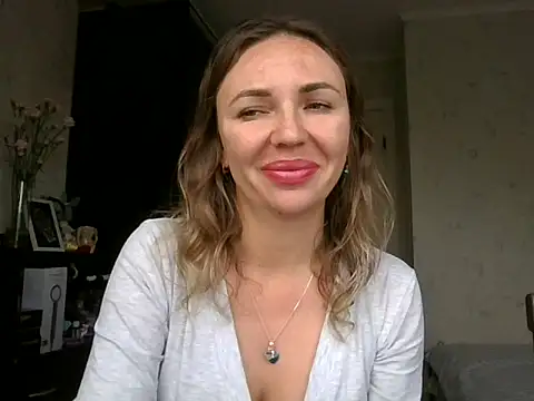 Snapshot of AngelinaLove28 chatting on 10.12.25 AngelinaLove28 online show from 10.12.25