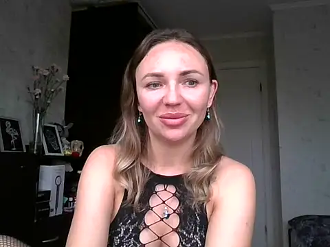 Snapshot of AngelinaLove28 chatting on 10.13.25 AngelinaLove28 online show from 10.13.25