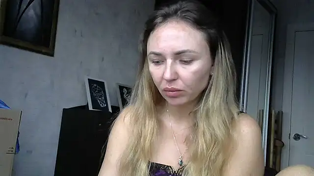 AngelinaLove28 online show from 11.23.25