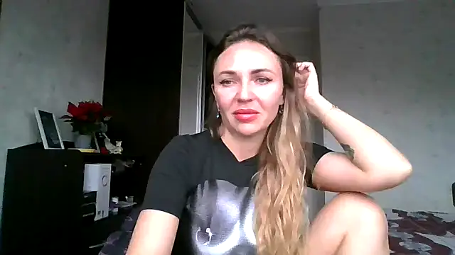 AngelinaLove28 online show from 11.27.25