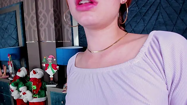 Snapshot of AdelaineBest chatting on 12.21.24 AdelaineBest online show from 12.21.24
