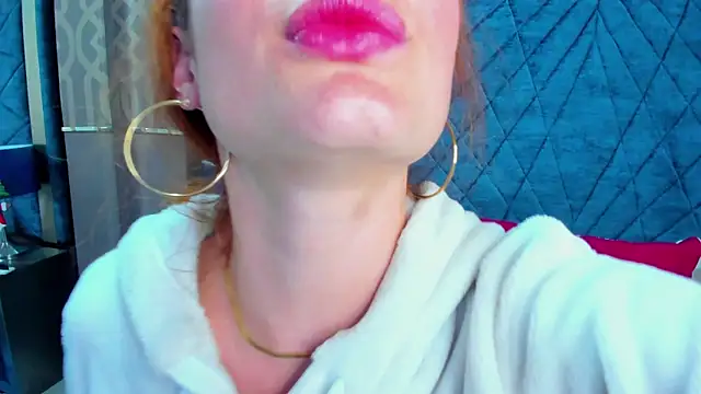Snapshot of AdelaineBest chatting on 12.22.24 AdelaineBest online show from 12.22.24