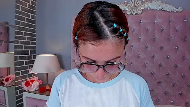 Snapshot of AdelaineBest chatting on 03.01.25 AdelaineBest online show from 03.01.25