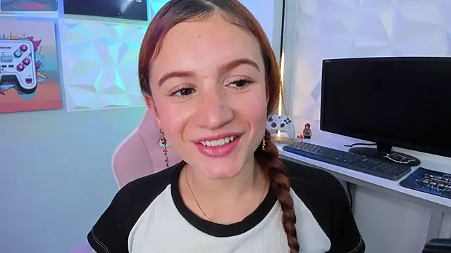Snapshot of AdelaineBest chatting on 03.07.25 AdelaineBest online show from 03.07.25