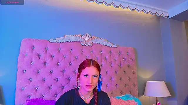 Snapshot of AdelaineBest chatting on 09.16.25 AdelaineBest online show from 09.16.25