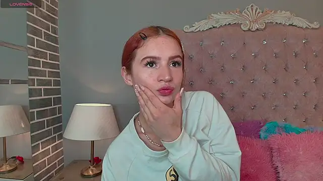 Snapshot of AdelaineBest chatting on 09.24.25 AdelaineBest online show from 09.24.25