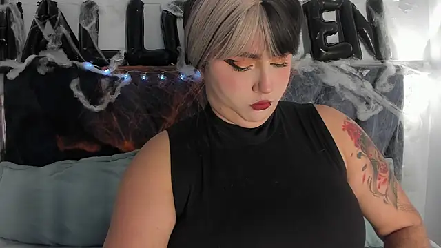 Karmilla Rosse online show from 10.14.25