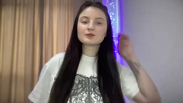 Snapshot of LocaAlis chatting on 01.28.25 LocaAlis online show from 01.28.25